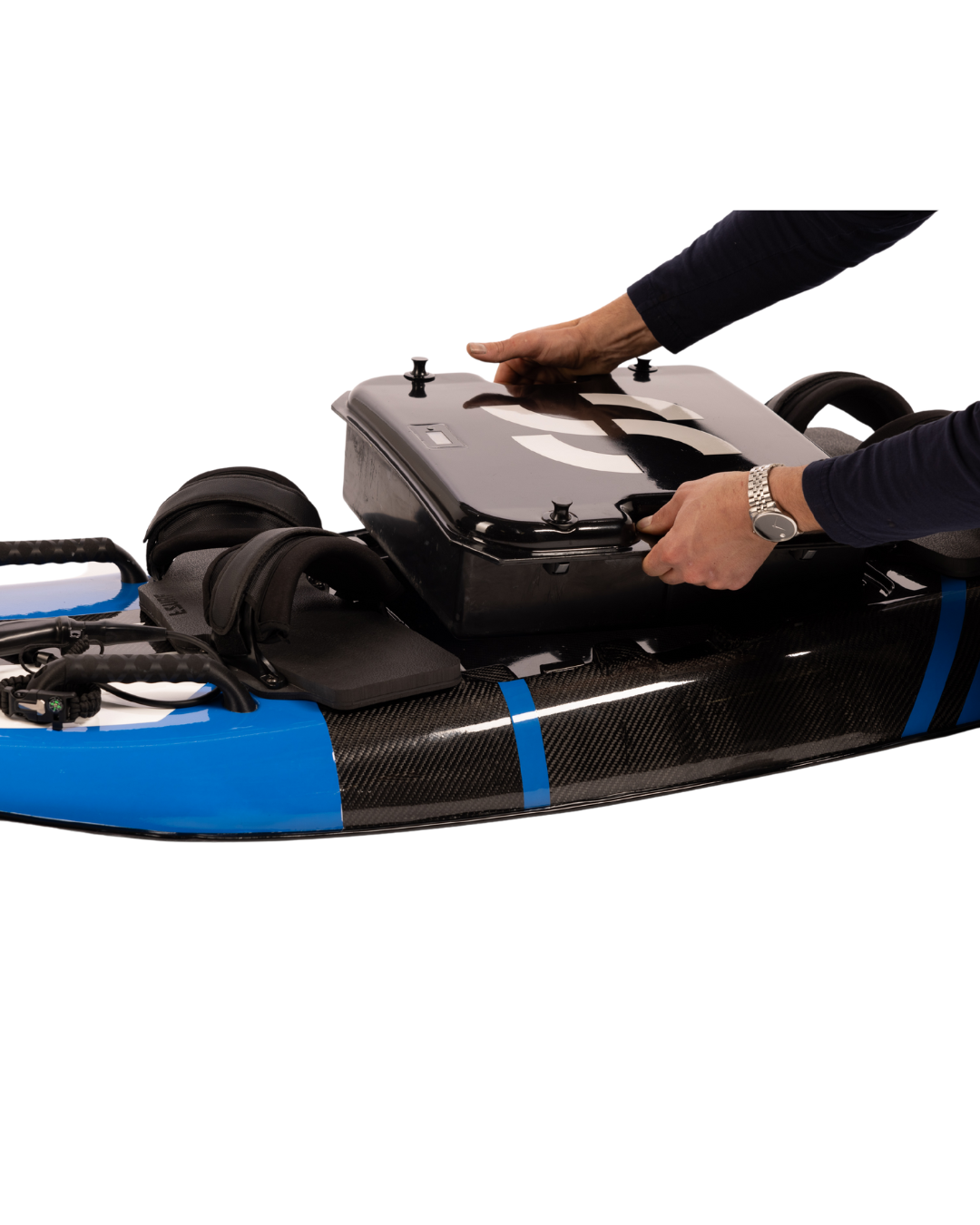 Déposer la batterie dans la planche de surf électrique modèle Race X