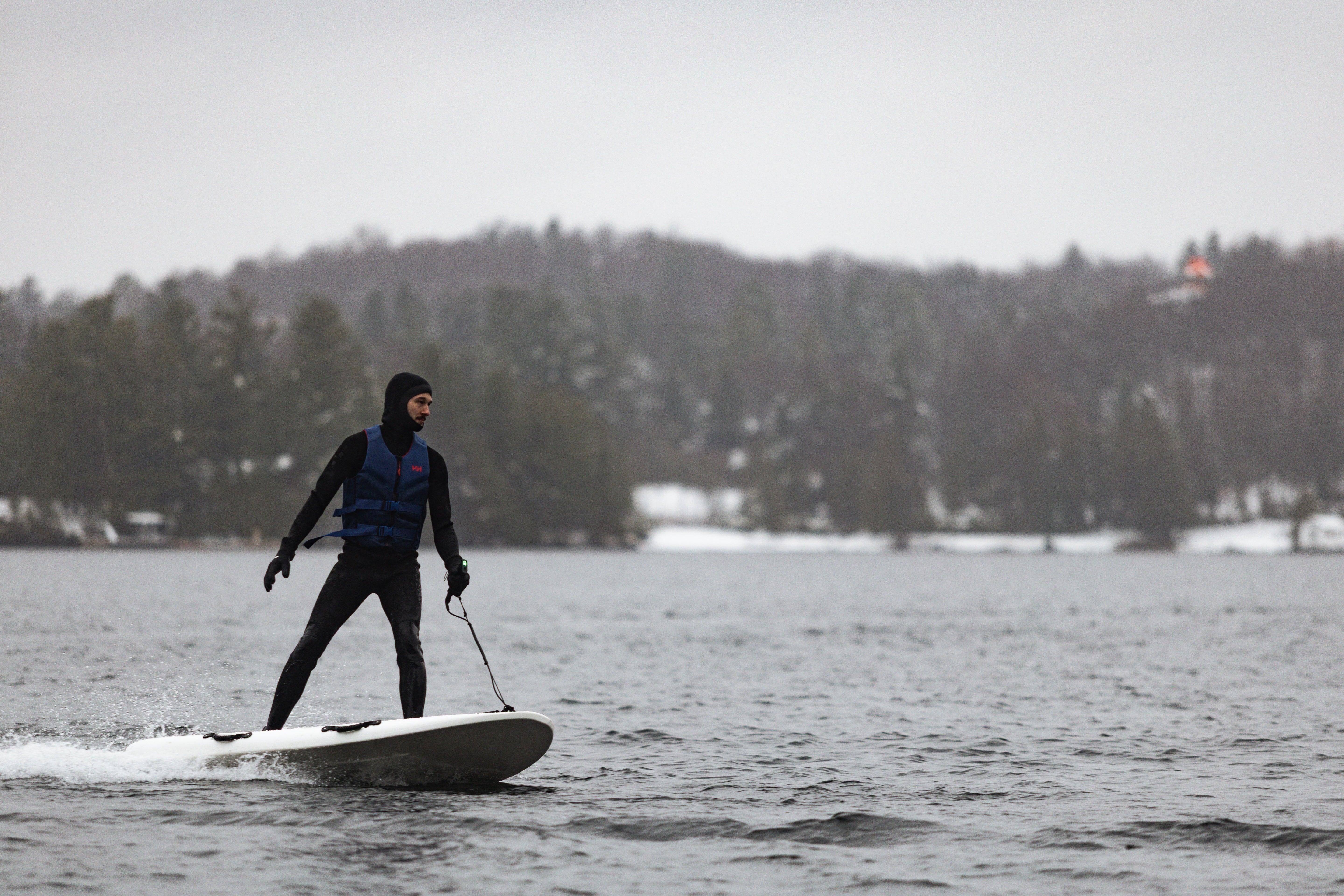 Est-il possible de faire du surf électrique en hiver?
